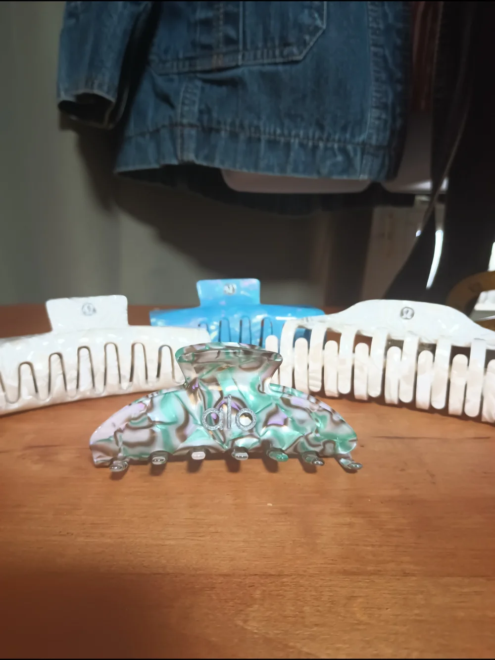 ALO Yoga  Hair Clip